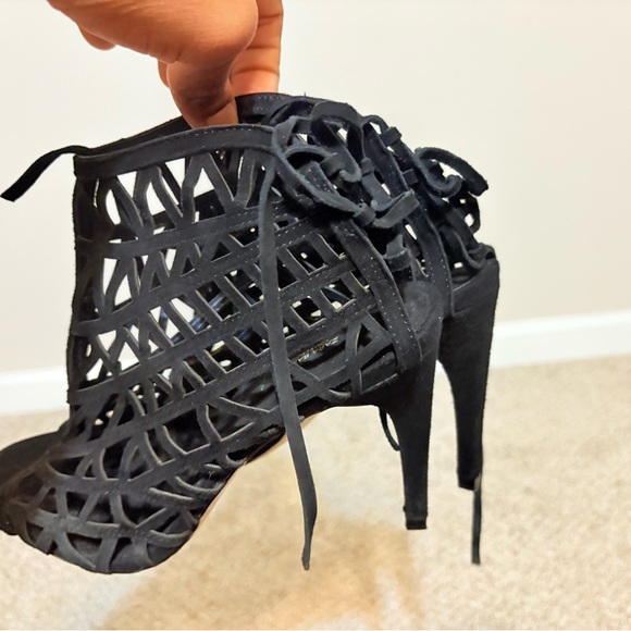 Black Heels with Intricate Cut-Out Design and Open Toe - Picture 2 of 12